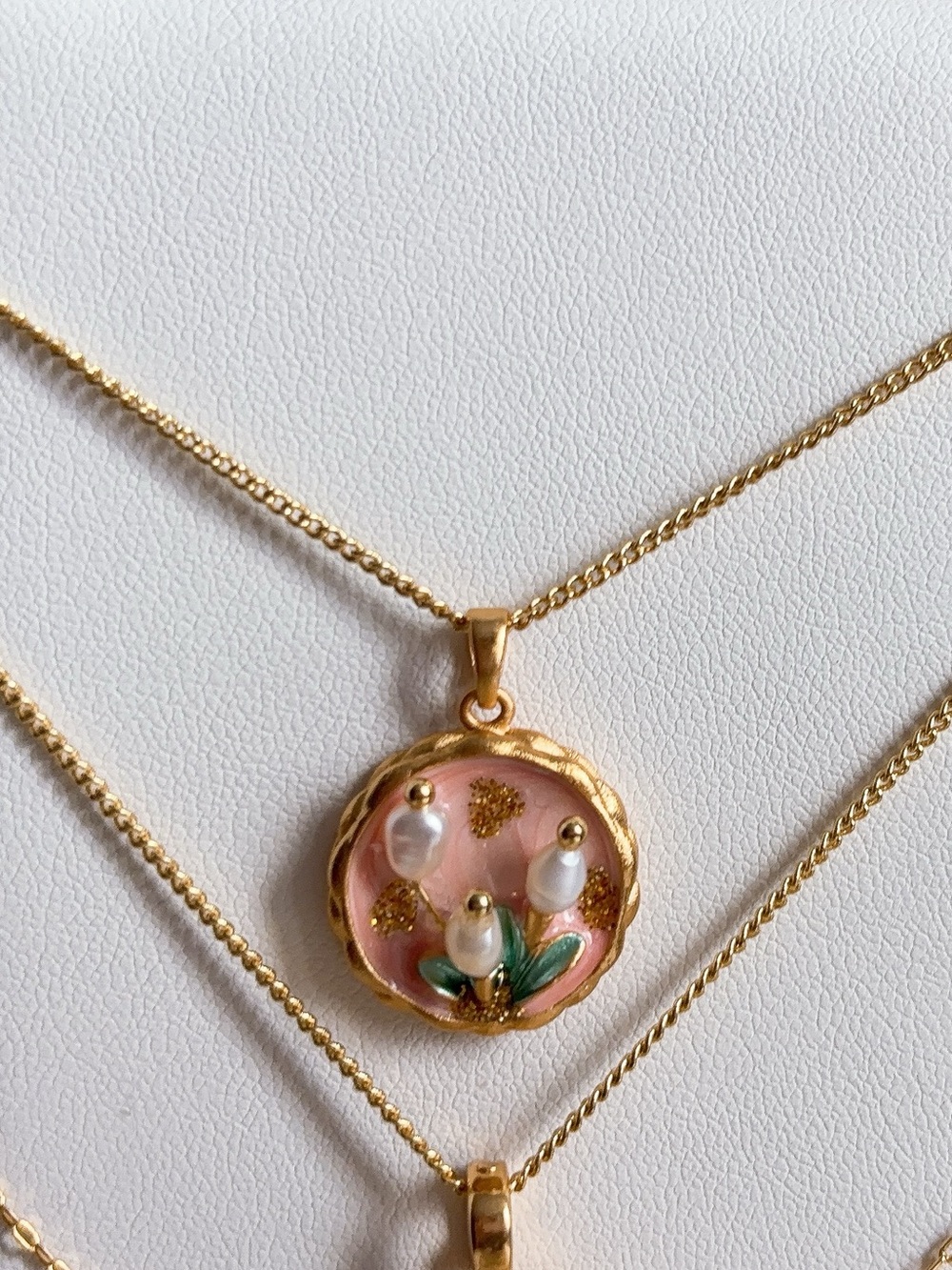 Gold necklace floral pearl